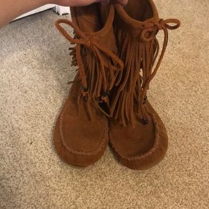 Minnetonka 2 layered suede fringe boots